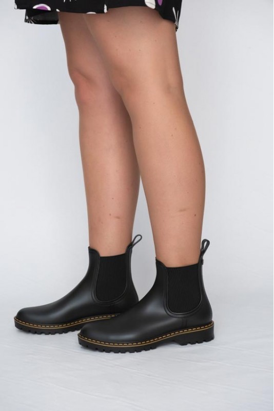 Bota agua negra Igor