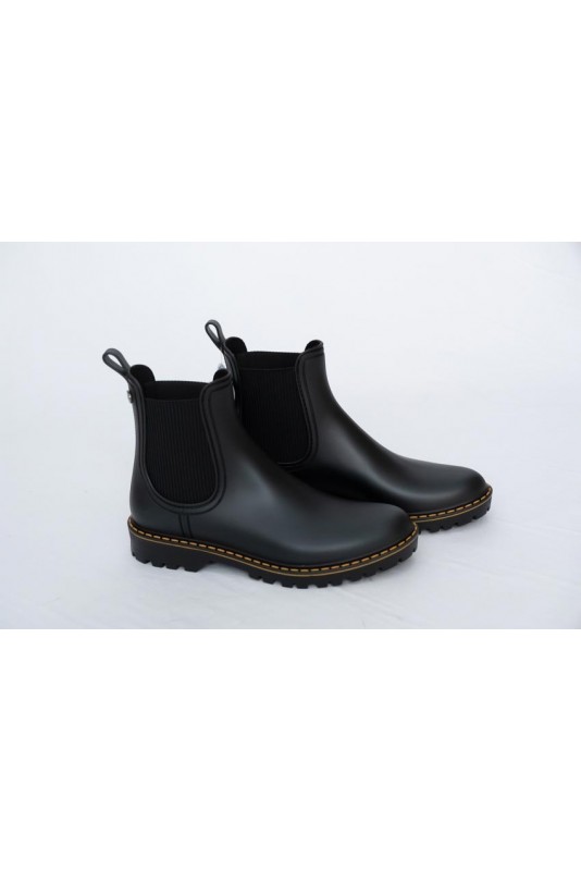 Bota agua negra Igor